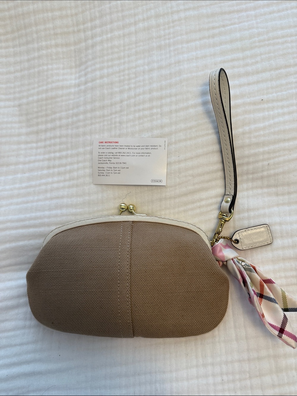 Coach Hamptons Archive 10th Anniversary Limited Edition Canvas Kisslock Wristlet - Picture 2 of 3